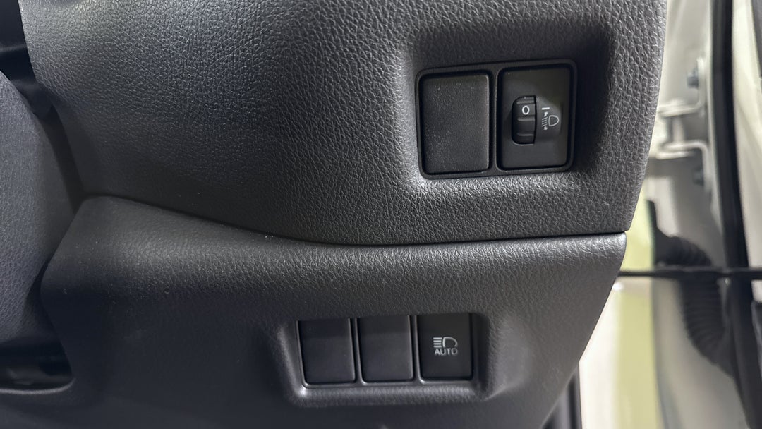 2019 Toyota C-HR (2WD), Automatic, 39020 km, Utility Switches/Buttons