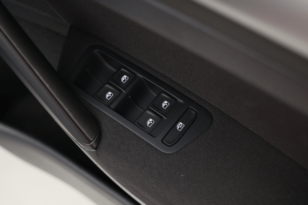 2019 Volkswagen Golf 110 Tsi Trendline, Automatic, 74852 km, Drivers Side Door Panel Controls
