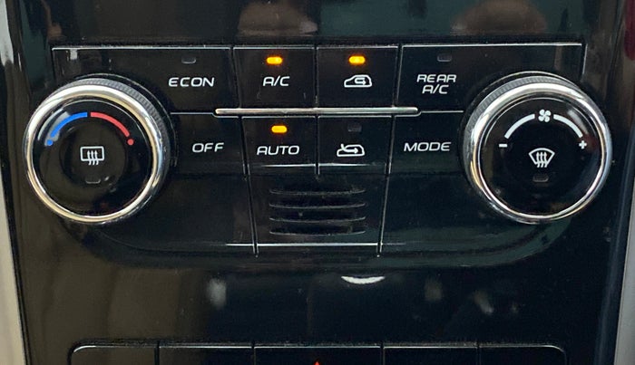2021 Mahindra XUV500 W11 AT, Diesel, Automatic, 14,135 km, Automatic Climate Control