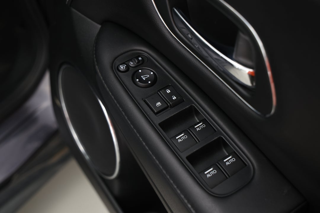 2016 Honda HR-V Vti-l, Automatic, 120959 km, Drivers Side Door Panel Controls