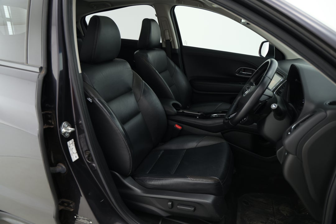 2016 Honda HR-V Vti-l, Automatic, 120959 km, Right Side Front Door Cabin View