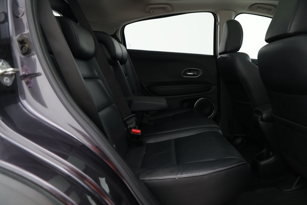 2016 Honda HR-V Vti-l, Automatic, 120959 km, Right Side Rear Door Cabin View
