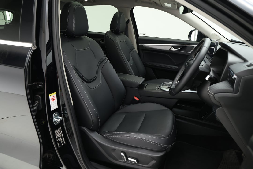 2024 GWM Haval Jolion Ultra Hybrid, Automatic, 15663 km, Right Side Front Door Cabin View