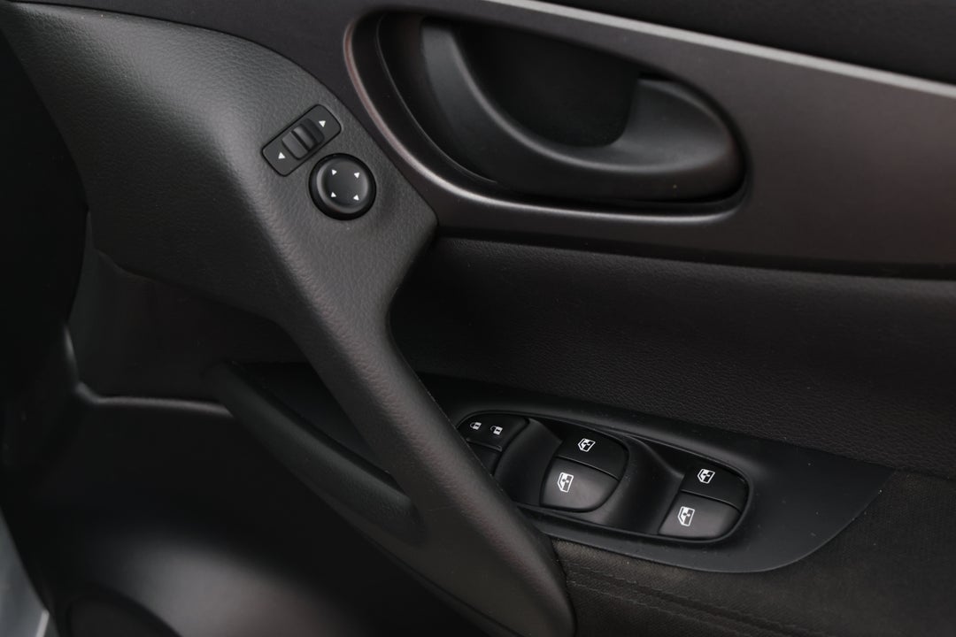 2018 Nissan Qashqai St, Automatic, 112910 km, Drivers Side Door Panel Controls