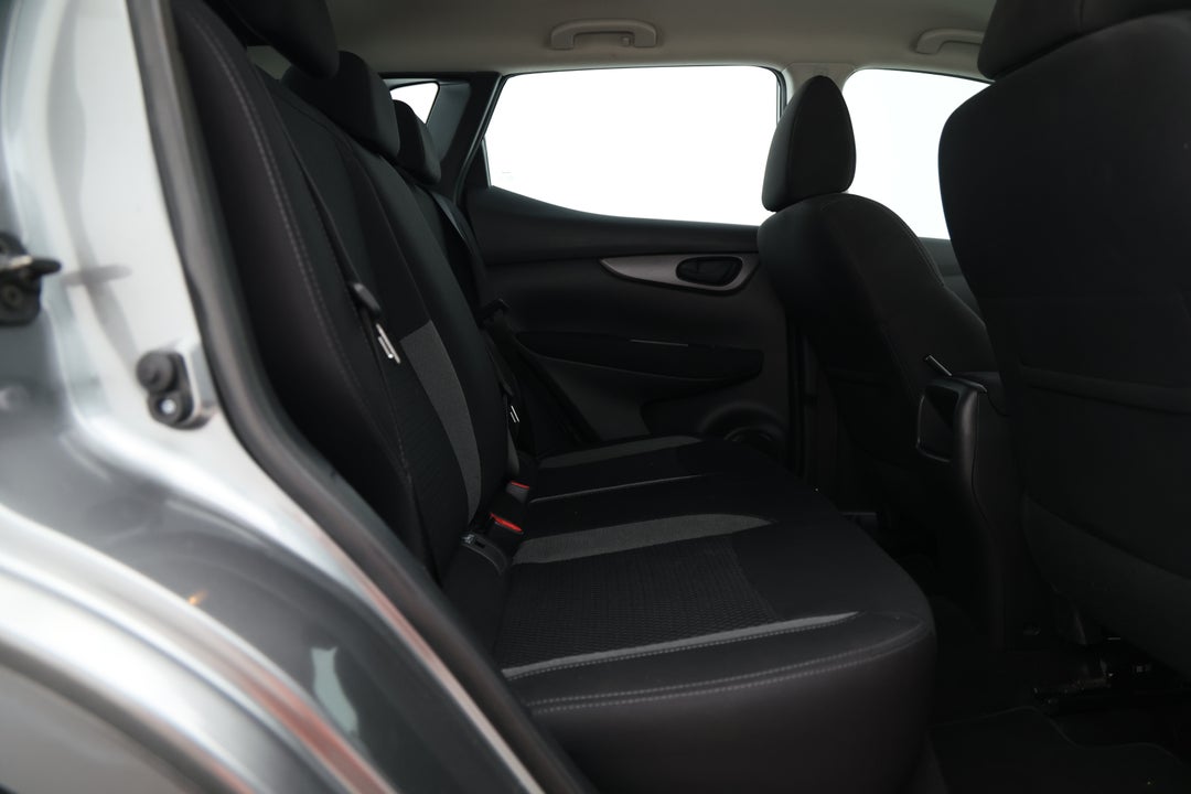 2018 Nissan Qashqai St, Automatic, 112910 km, Right Side Rear Door Cabin View