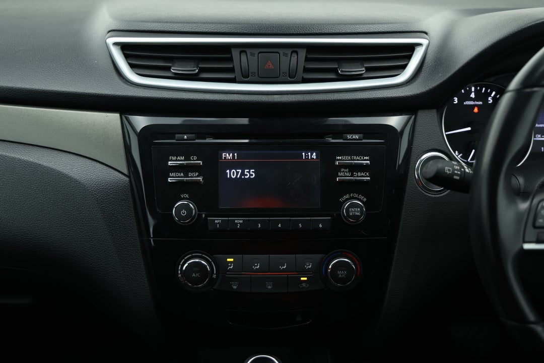 2018 Nissan Qashqai St, Automatic, 112910 km, Center Console