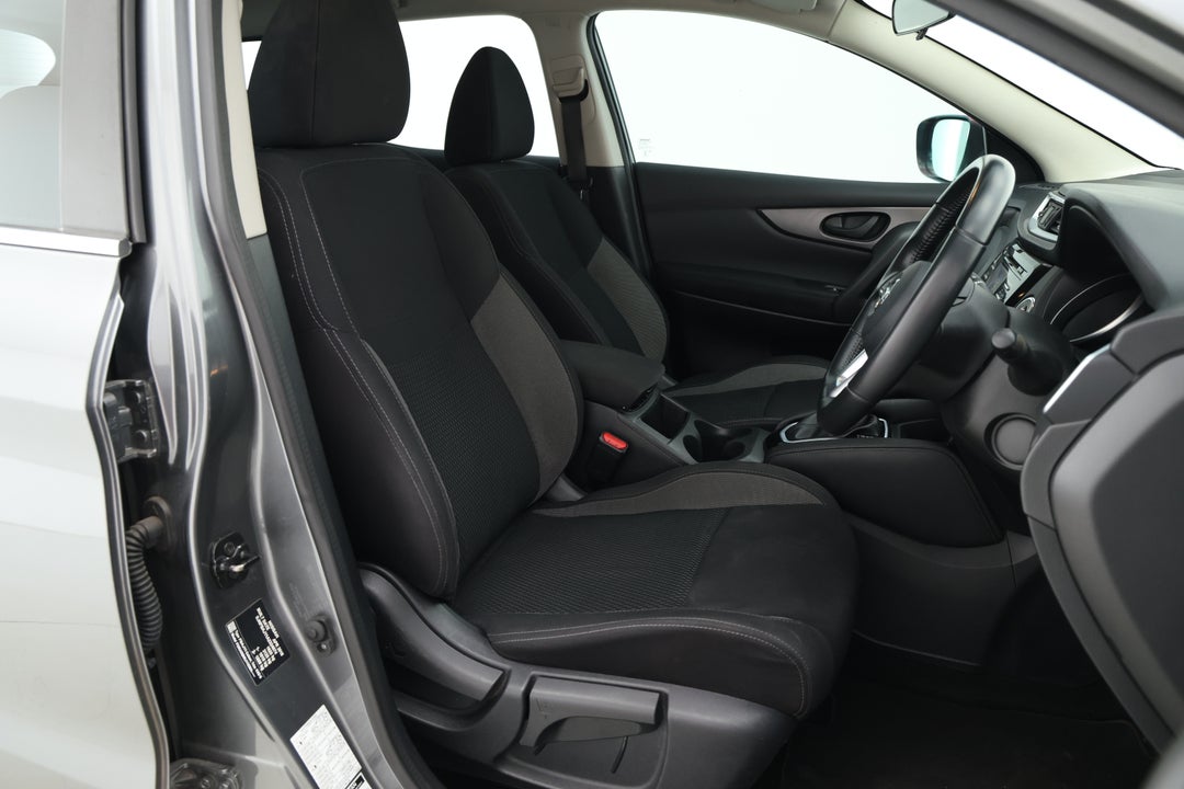 2018 Nissan Qashqai St, Automatic, 112910 km, Right Side Front Door Cabin View