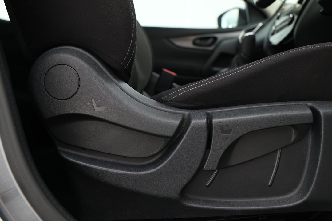 2018 Nissan Qashqai St, Automatic, 112910 km, Drivers Side Adjustment Panel
