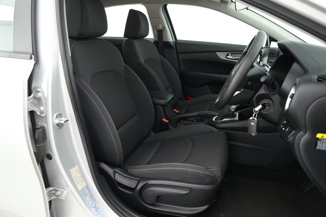 2020 Kia Cerato S, Automatic, 79246 km, Right Side Front Door Cabin View