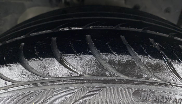 2018 Ford Figo Aspire 1.5 TITANIUM DIESEL, Diesel, Manual, 36,334 km, Right Front Tyre Tread