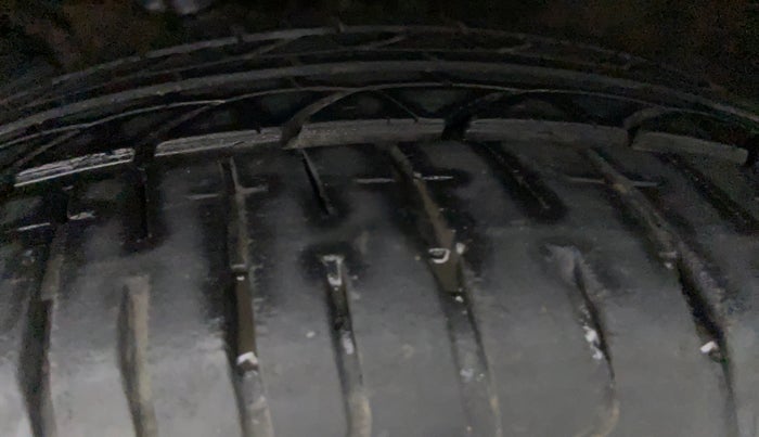 2017 Hyundai Elite i20 ASTA 1.2 (O), Petrol, Manual, 33,184 km, Left Front Tyre Tread