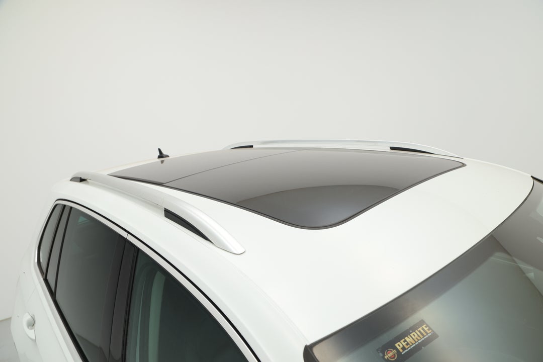 2018 Volkswagen Tiguan 162 Tsi Highline, Automatic, 96166 km, Roof/Sunroof View