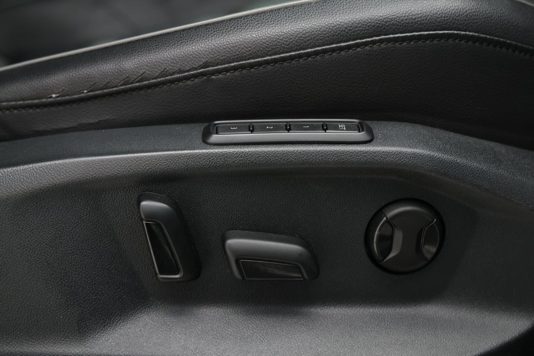 2018 Volkswagen Tiguan 162 Tsi Highline, Automatic, 96166 km, Drivers Side Adjustment Panel