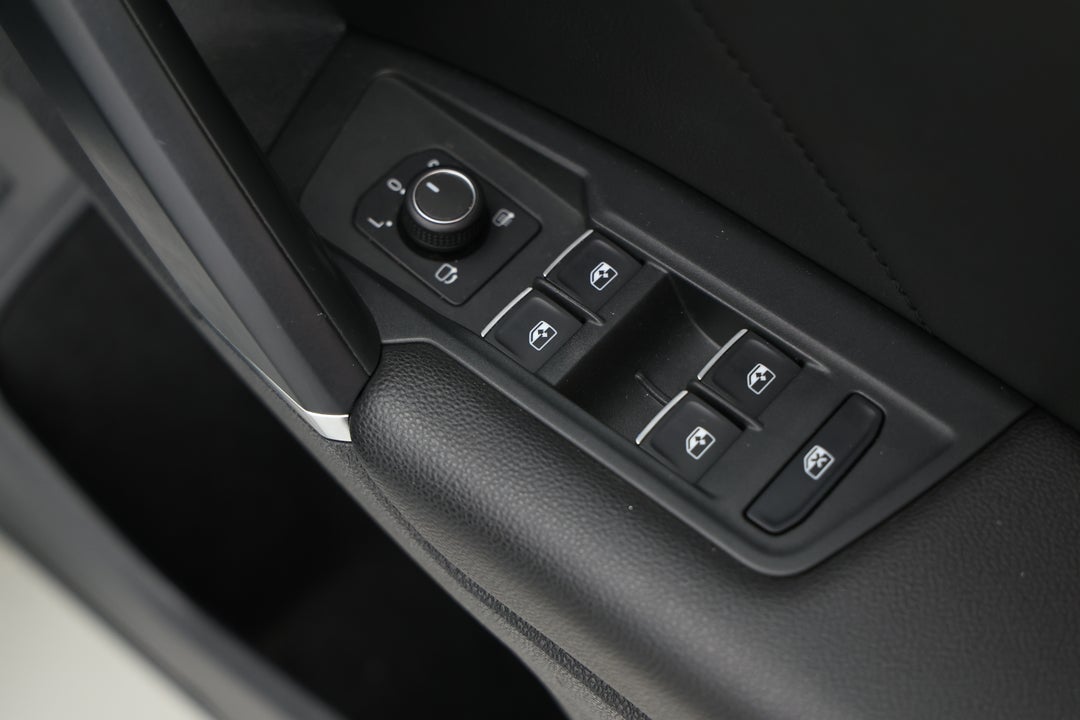 2018 Volkswagen Tiguan 162 Tsi Highline, Automatic, 96166 km, Drivers Side Door Panel Controls