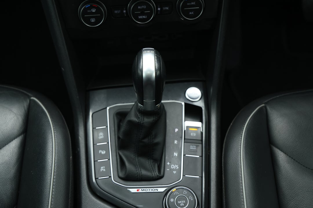 2018 Volkswagen Tiguan 162 Tsi Highline, Automatic, 96166 km, Gear Lever 