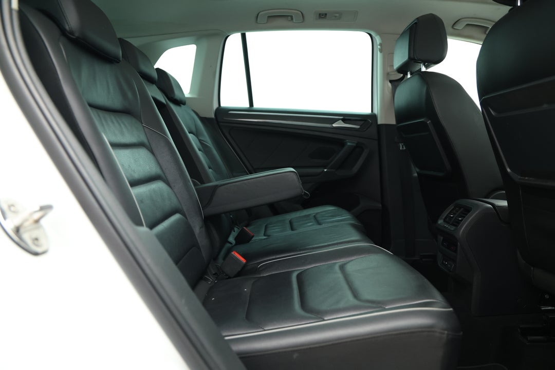 2018 Volkswagen Tiguan 162 Tsi Highline, Automatic, 96166 km, Right Side Rear Door Cabin View