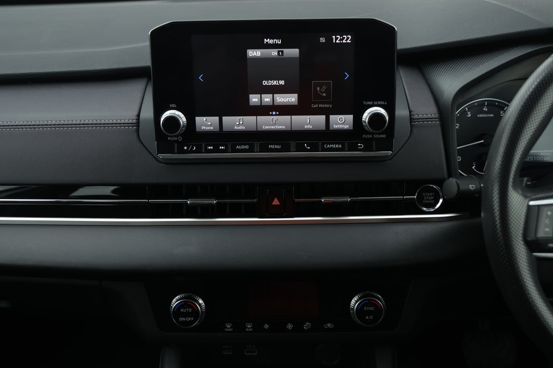 2024 Mitsubishi Outlander Es 7 Seat (2WD), Automatic, 25100 km, Center Console