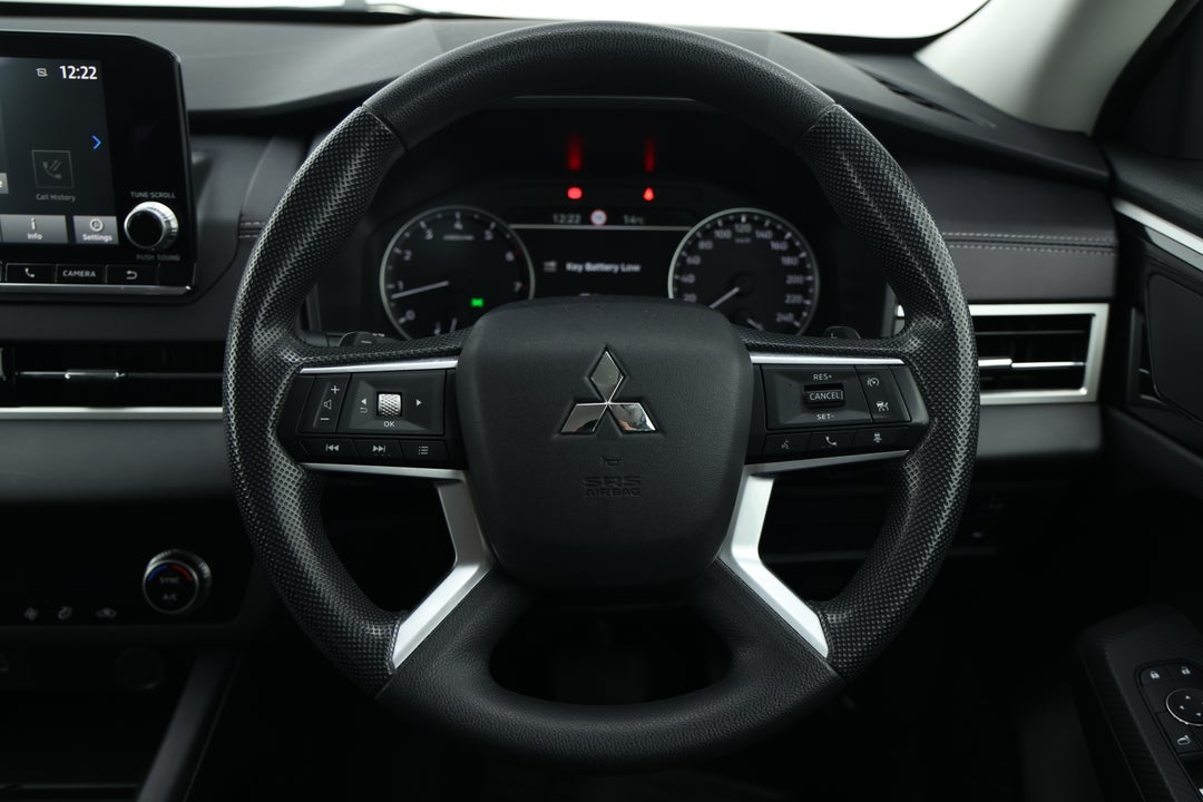 2024 Mitsubishi Outlander Es 7 Seat (2WD), Automatic, 25100 km, Steering Wheel Close-up
