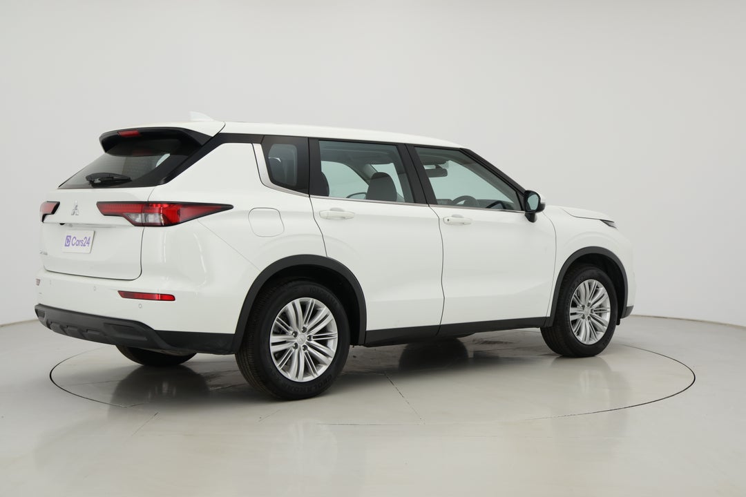 2024 Mitsubishi Outlander Es 7 Seat (2WD), Automatic, 25100 km, Right Back Diagonal (45- Degree) View