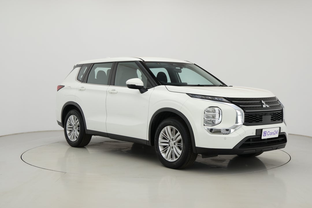 2024 Mitsubishi Outlander Es 7 Seat (2WD), Automatic, 25100 km, Right Front Diagonal (45- Degree) View