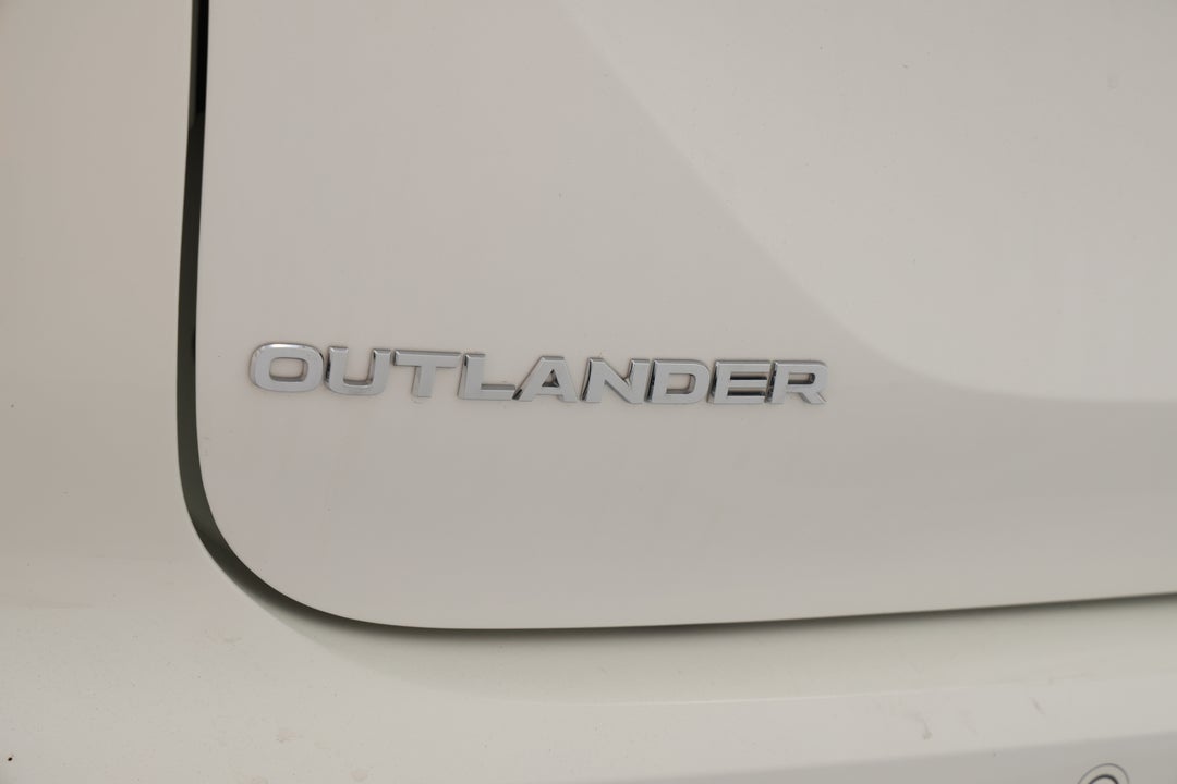 2024 Mitsubishi Outlander Es 7 Seat (2WD), Automatic, 25100 km, Badge (Boot Left Side)