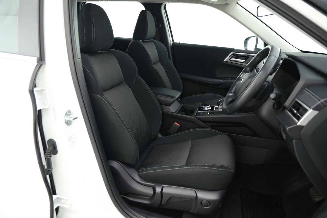 2024 Mitsubishi Outlander Es 7 Seat (2WD), Automatic, 25100 km, Right Side Front Door Cabin View