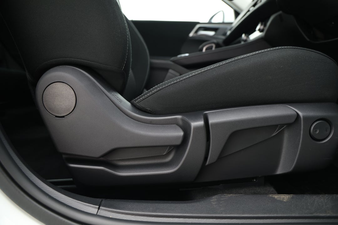 2024 Mitsubishi Outlander Es 7 Seat (2WD), Automatic, 25100 km, Drivers Side Adjustment Panel