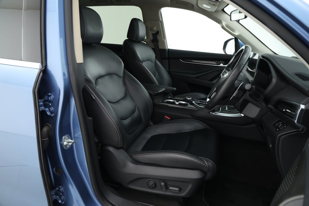 2022 LDV D90 Executive (4WD) D20, Automatic, 95832 km, Right Side Front Door Cabin View