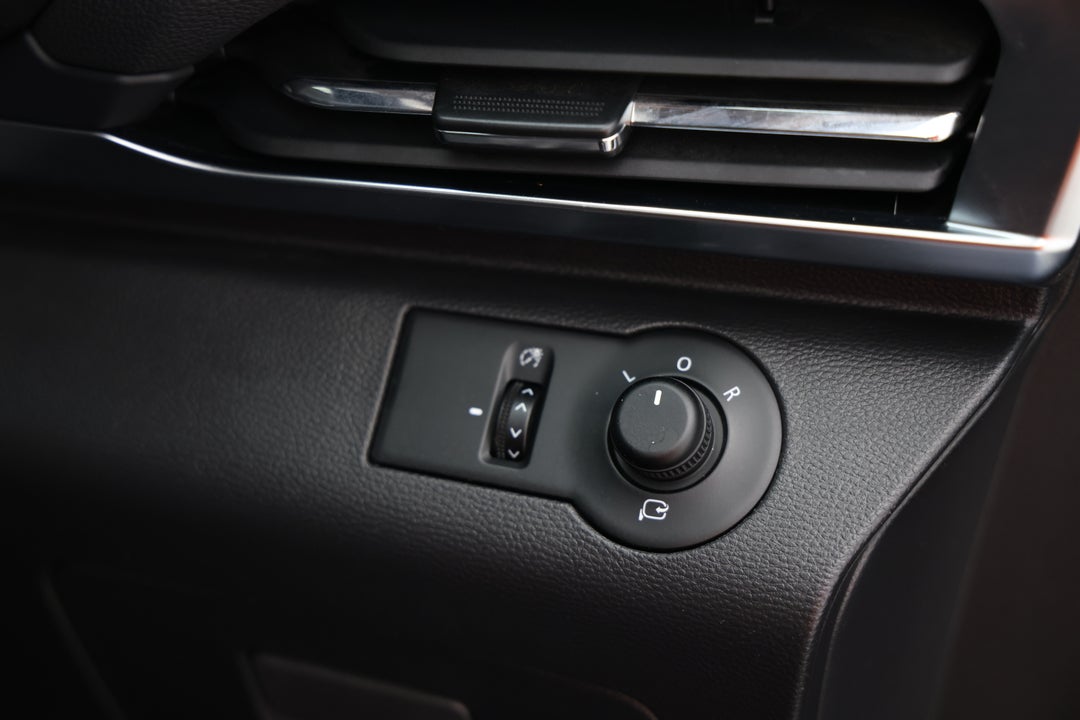 2022 LDV D90 Executive (4WD) D20, Automatic, 95832 km, Utility Switches/Buttons