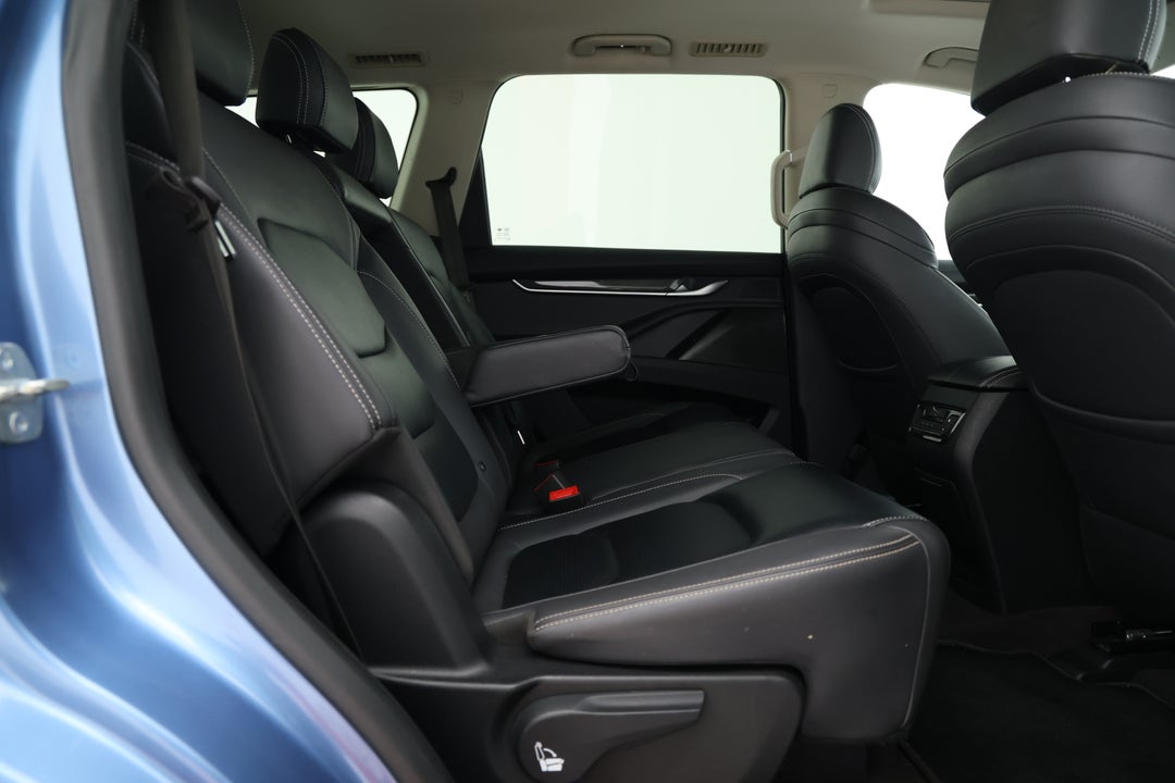 2022 LDV D90 Executive (4WD) D20, Automatic, 95832 km, Right Side Rear Door Cabin View