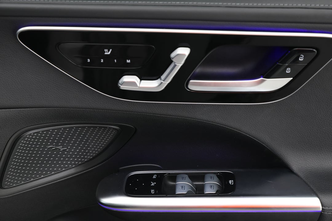 2023 Mercedes-benz C300 Mhev, Automatic, 21499 km, Drivers Side Door Panel Controls