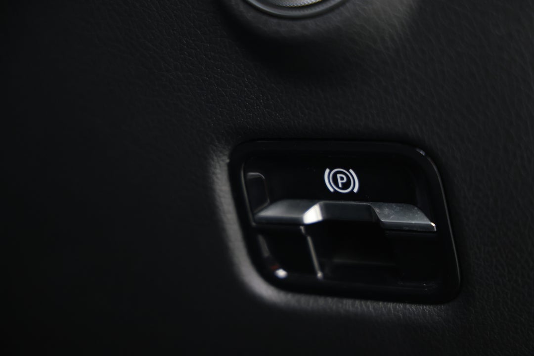 2023 Mercedes-benz C300 Mhev, Automatic, 21499 km, Handbrake