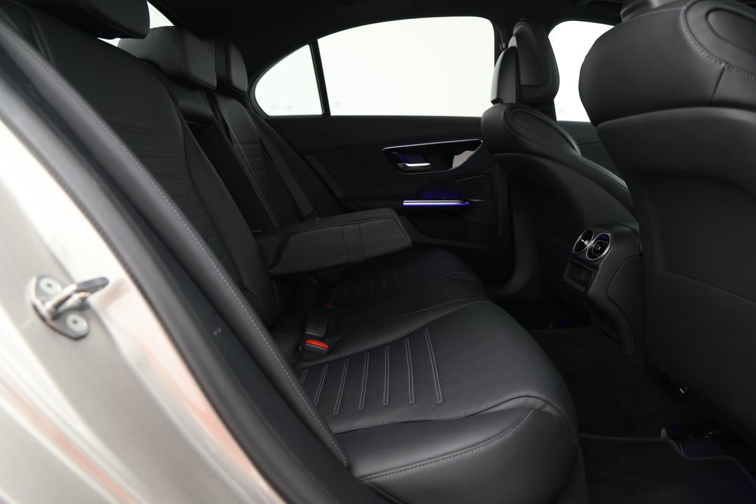 2023 Mercedes-benz C300 Mhev, Automatic, 21499 km, Right Side Rear Door Cabin View