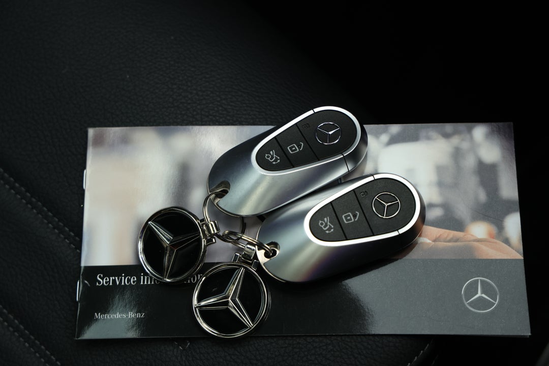 2023 Mercedes-benz C300 Mhev, Automatic, 21499 km, Key Close-up