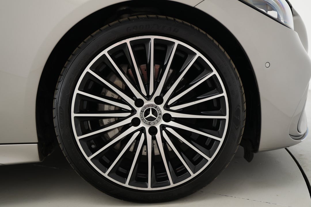 2023 Mercedes-benz C300 Mhev, Automatic, 21499 km, Right Front Wheel