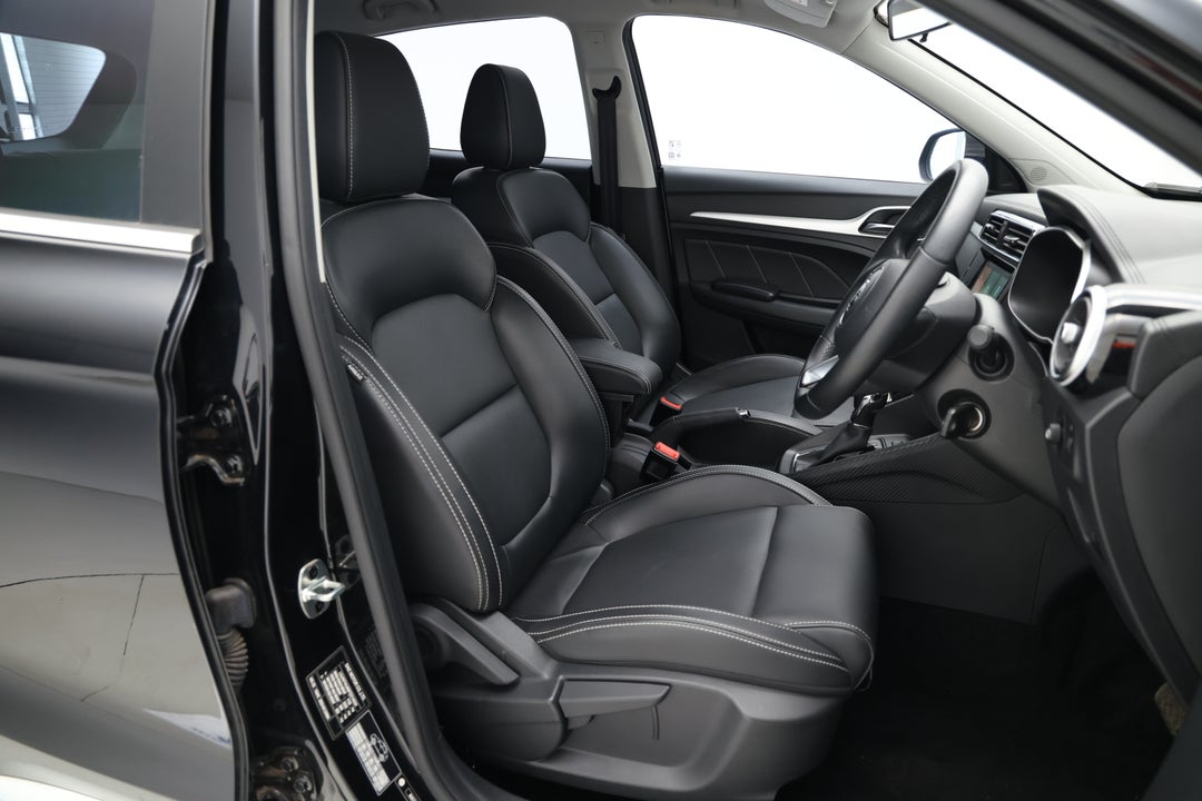 2023 MG ZS Excite, Automatic, 41252 km, Right Side Front Door Cabin View