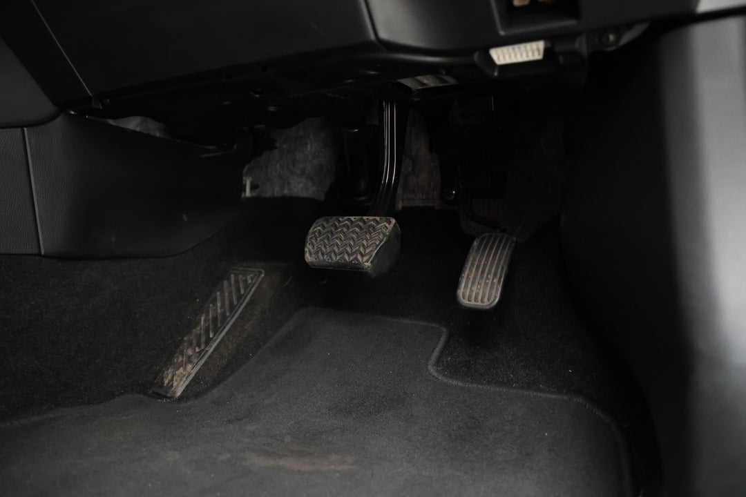 2022 Toyota Corolla Sx Hybrid, Automatic, 10831 km, Pedals and Footmat