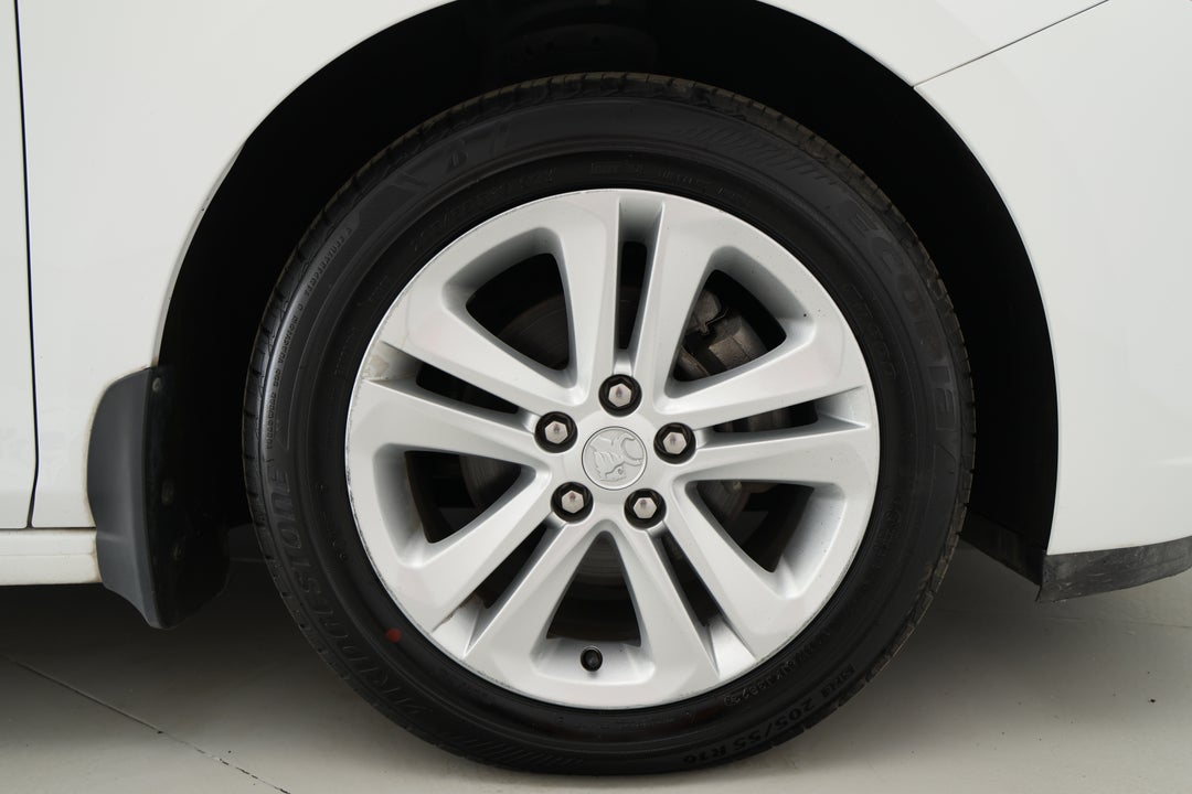 2018 Holden Astra Ls, Automatic, 44171 km, Right Front Wheel