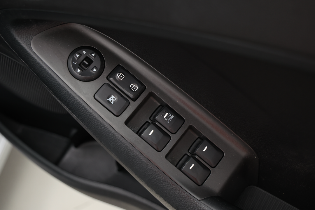 2017 Kia Cerato Sport, Automatic, 104089 km, Drivers Side Door Panel Controls