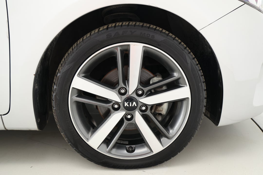 2017 Kia Cerato Sport, Automatic, 104089 km, Right Front Wheel