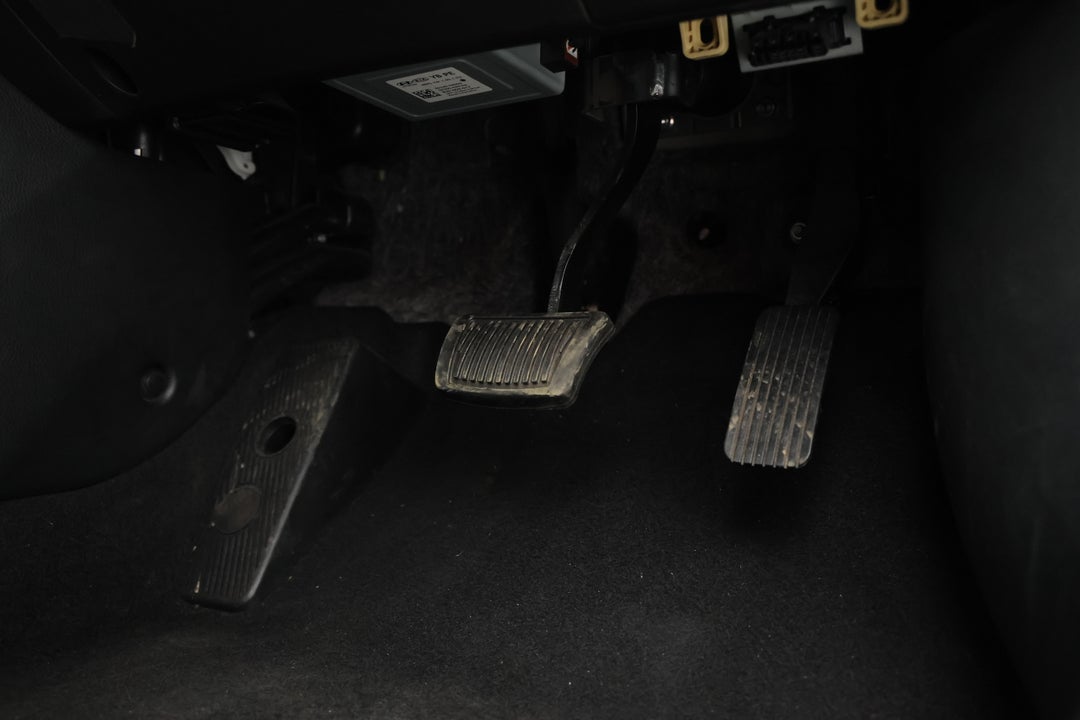 2024 Kia Stonic S, Automatic, 37364 km, Pedals and Footmat