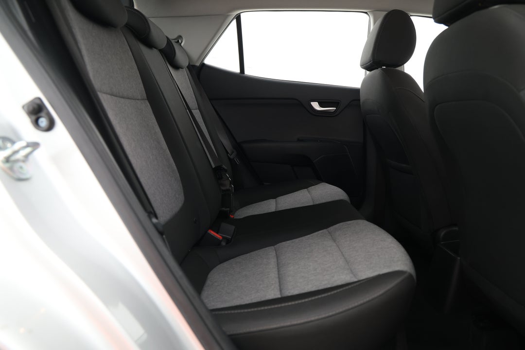 2024 Kia Stonic S, Automatic, 37364 km, Right Side Rear Door Cabin View