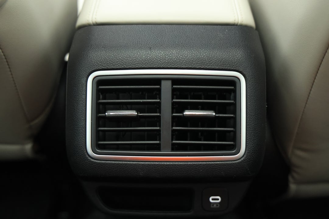 2023 Mahindra Xuv700 Ax7l, Automatic, 46424 km, Rear A/C Vent