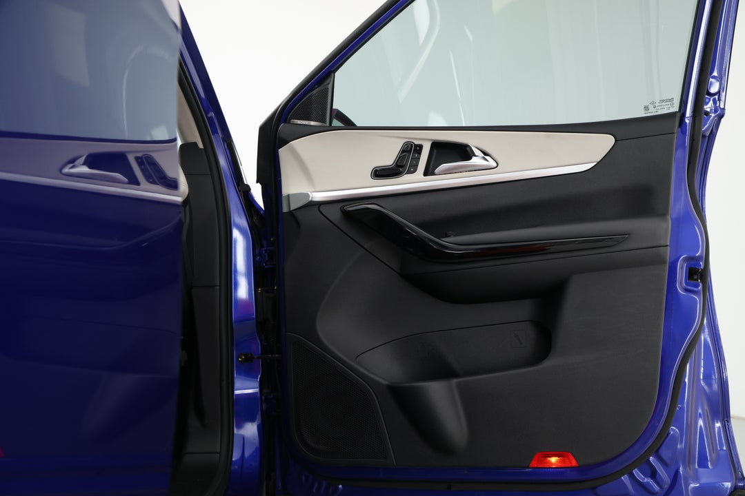 2023 Mahindra Xuv700 Ax7l, Automatic, 46424 km, Speaker View