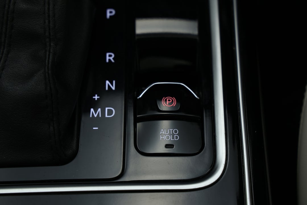 2023 Mahindra Xuv700 Ax7l, Automatic, 46424 km, Handbrake