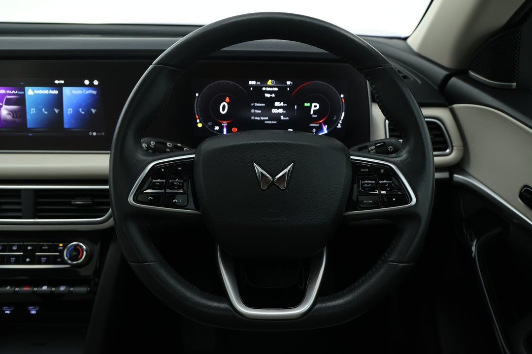 2023 Mahindra Xuv700 Ax7l, Automatic, 46424 km, Steering Wheel Close-up