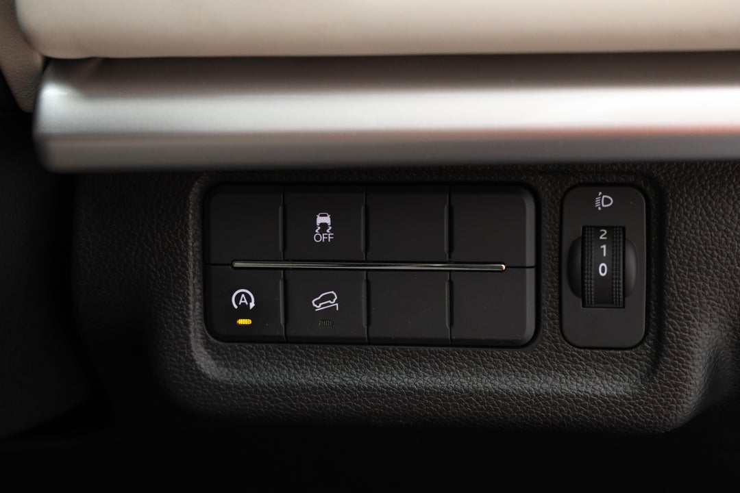 2023 Mahindra Xuv700 Ax7l, Automatic, 46424 km, Utility Switches/Buttons