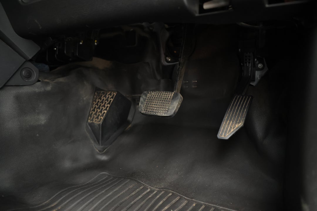 2019 Isuzu D-MAX Sx Hi-ride (4x2), Automatic, 141726 km, Pedals and Footmat