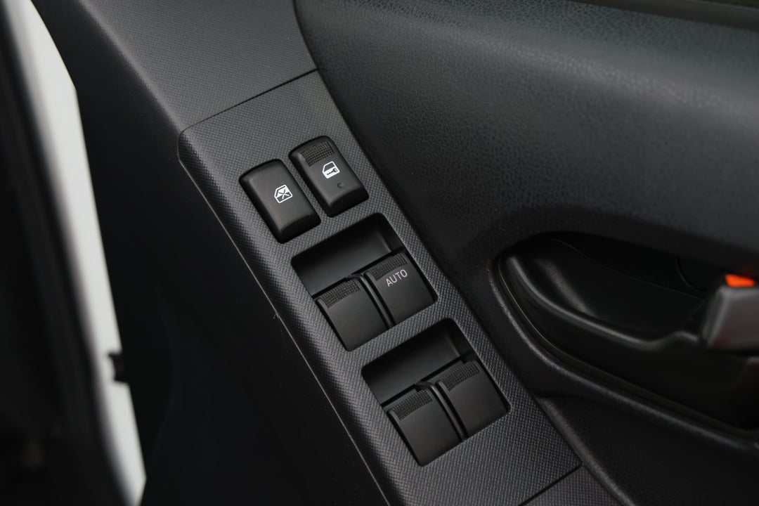 2019 Isuzu D-MAX Sx Hi-ride (4x2), Automatic, 141726 km, Drivers Side Door Panel Controls