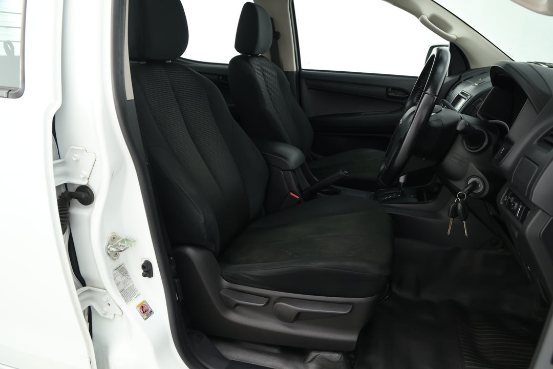 2019 Isuzu D-MAX Sx Hi-ride (4x2), Automatic, 141726 km, Right Side Front Door Cabin View